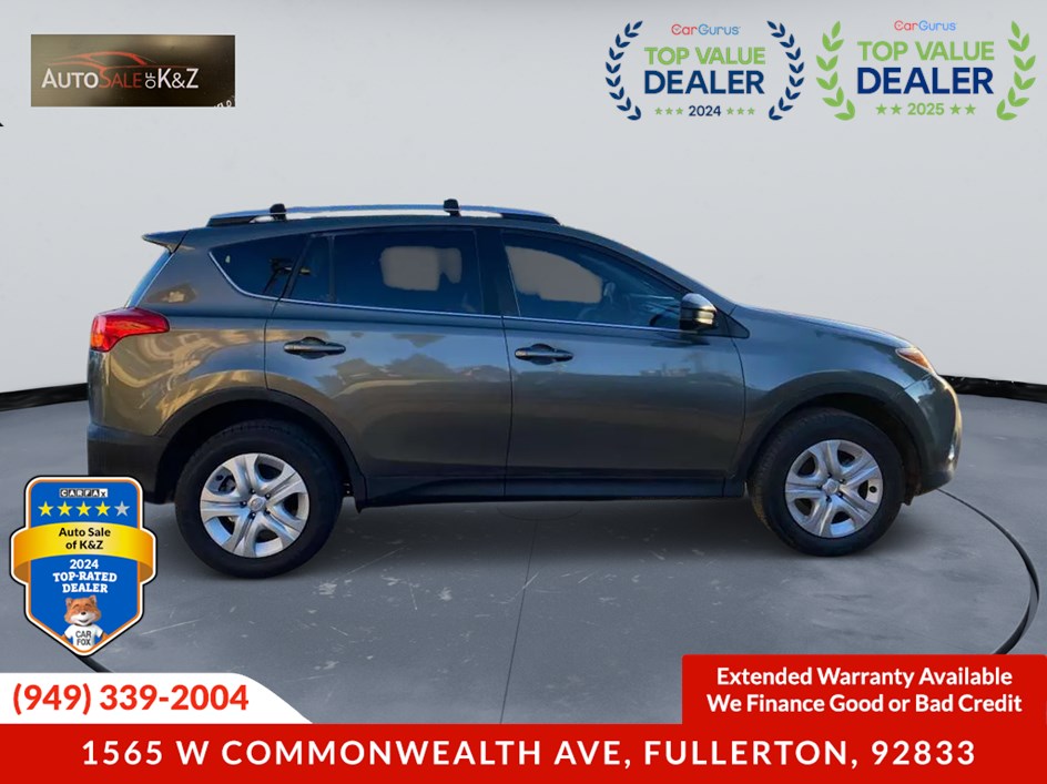 2015 Toyota RAV4 LE photo 3