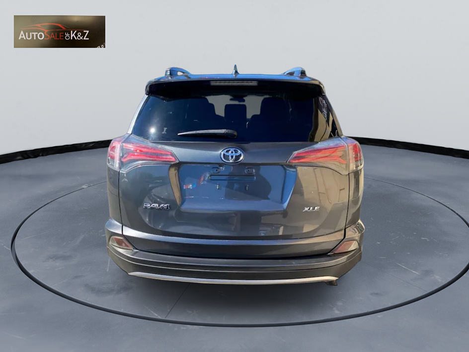 2017 Toyota RAV4 XLE - Photo 5