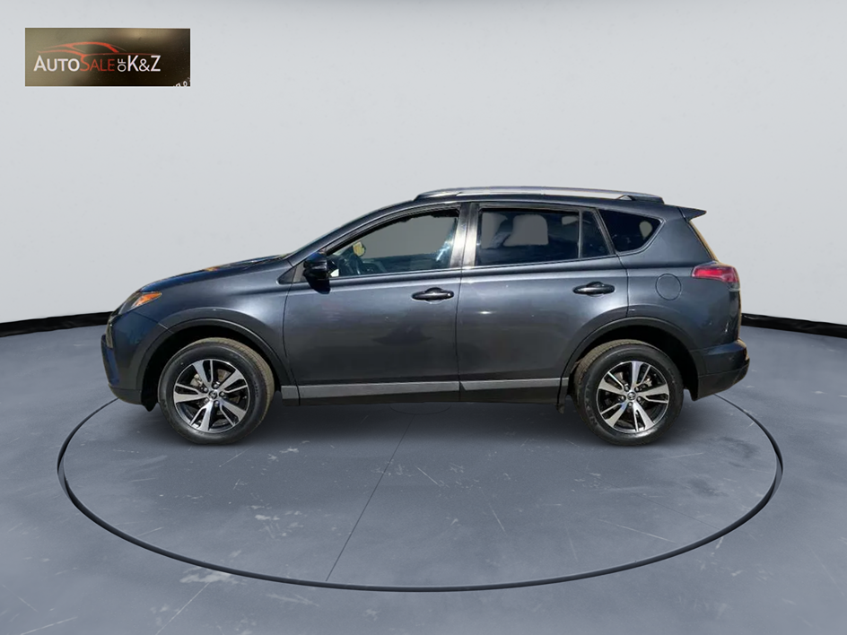 2017 Toyota RAV4 XLE - Photo 4