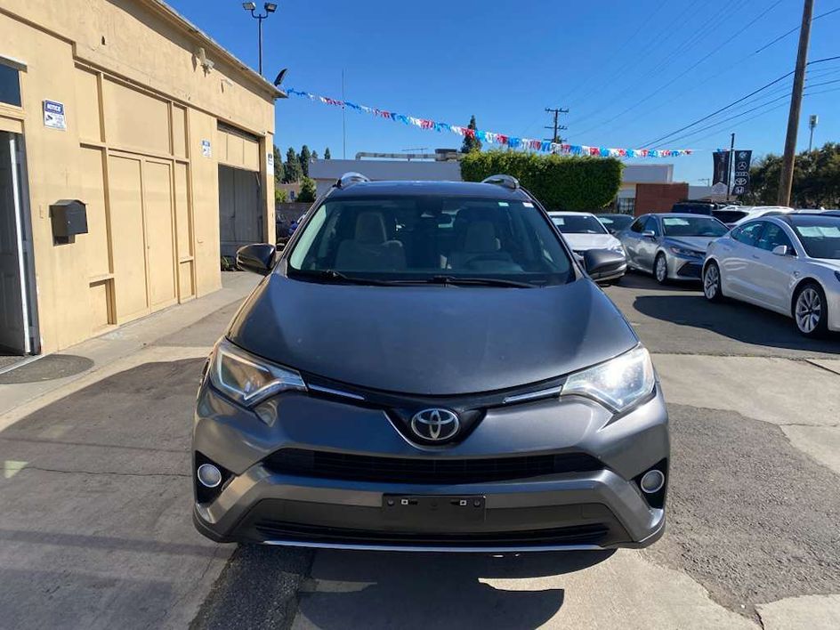 2017 Toyota RAV4 XLE - Photo 8