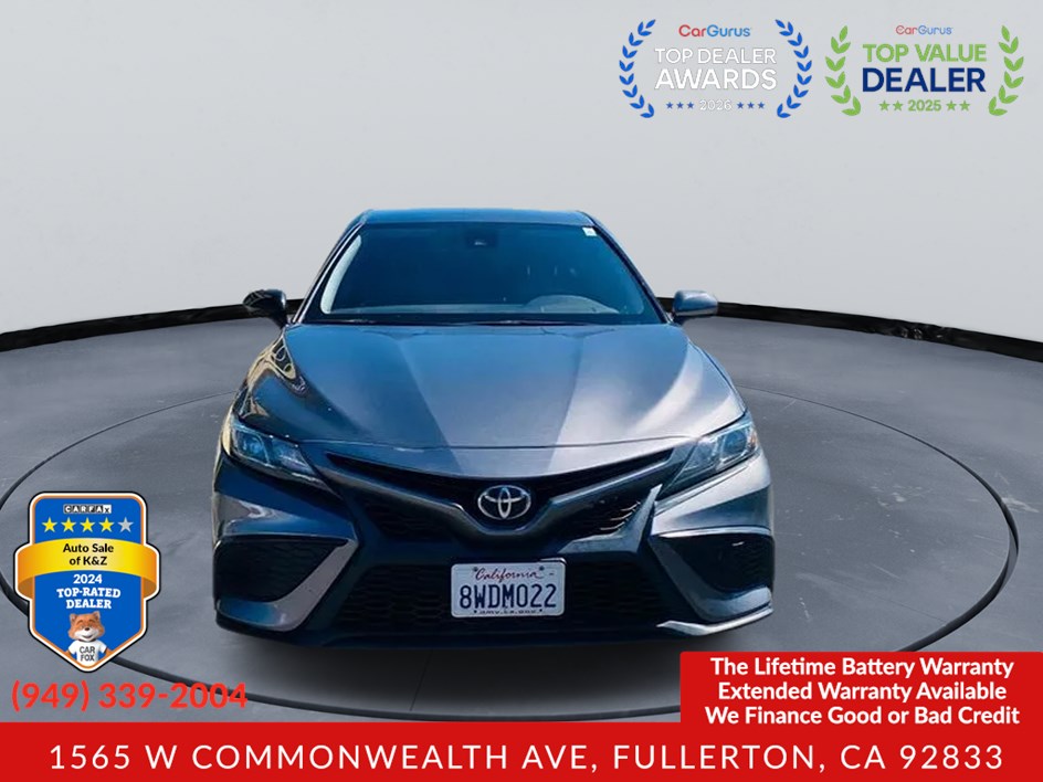 2020 Toyota Camry SE - Photo 3
