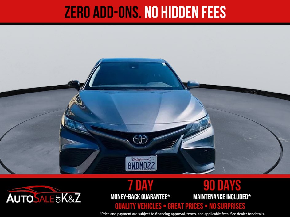 2020 Toyota Camry SE - Photo 3