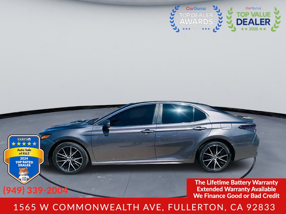 2020 Toyota Camry SE - Photo 5