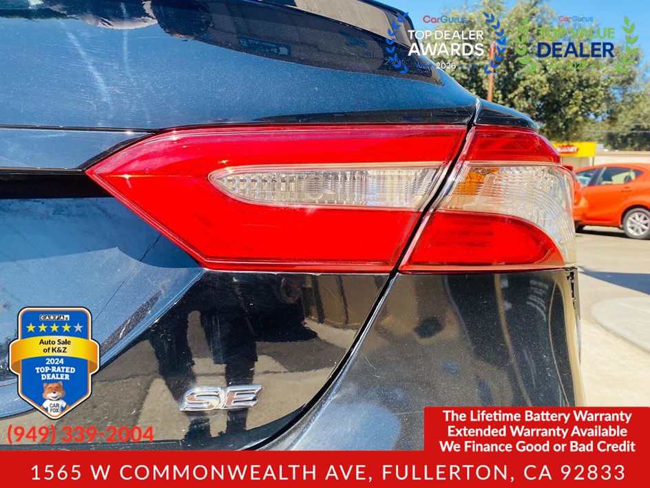 2020 Toyota Camry SE - Photo 8