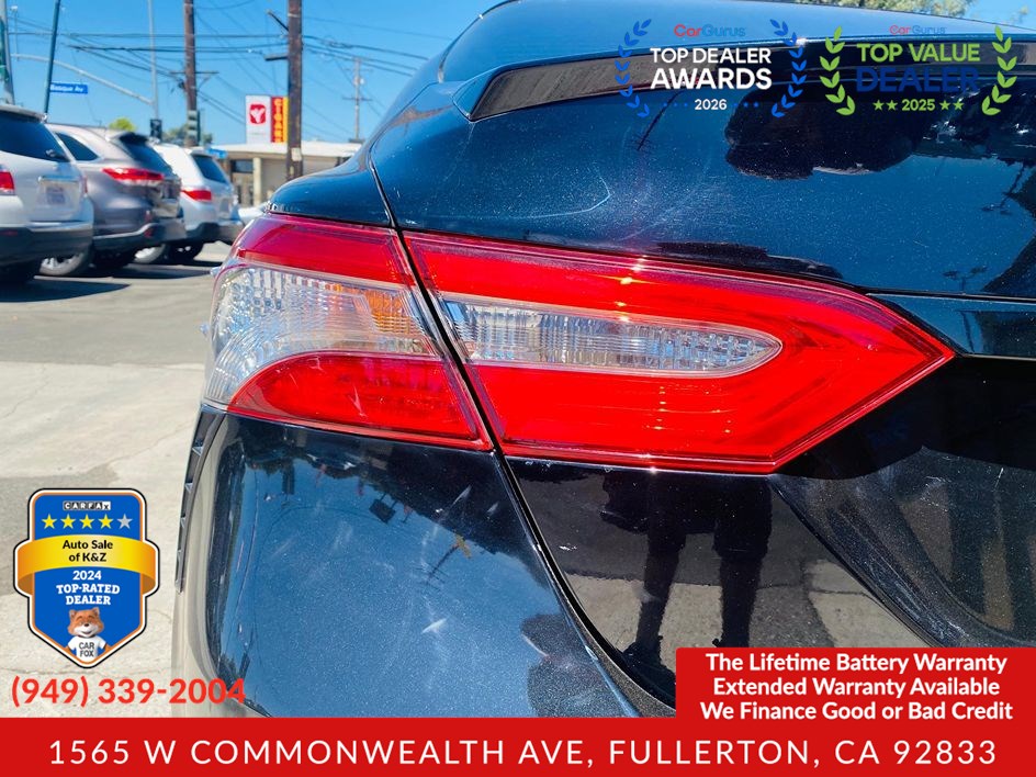 2020 Toyota Camry SE - Photo 9