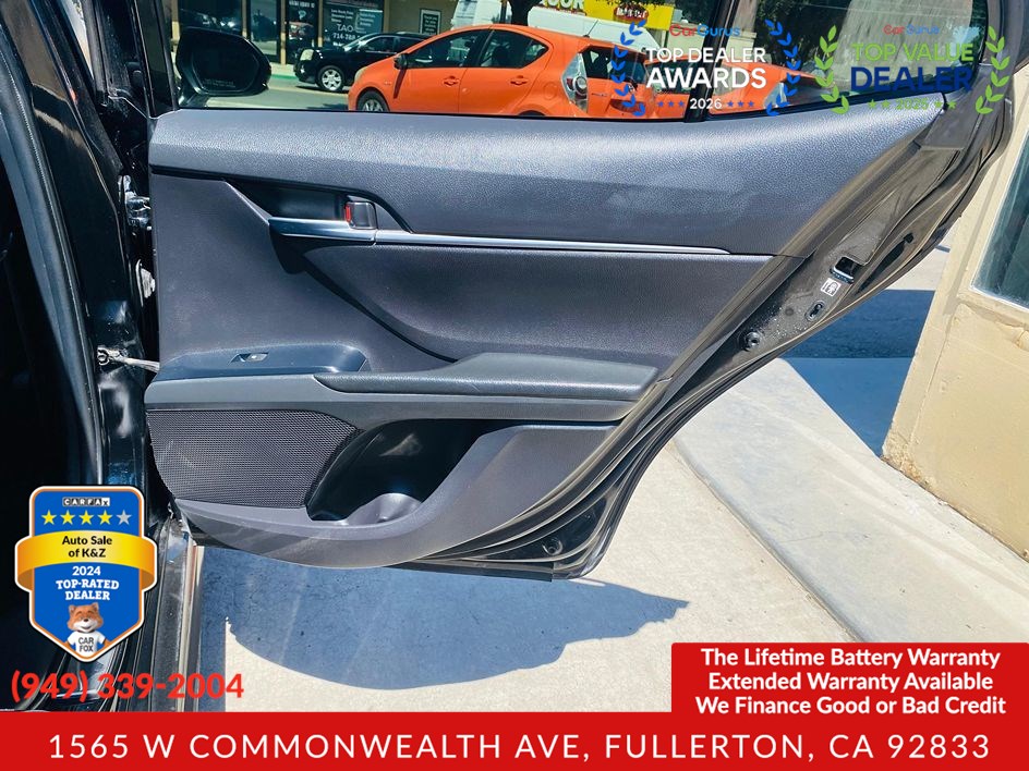 2020 Toyota Camry SE - Photo 15
