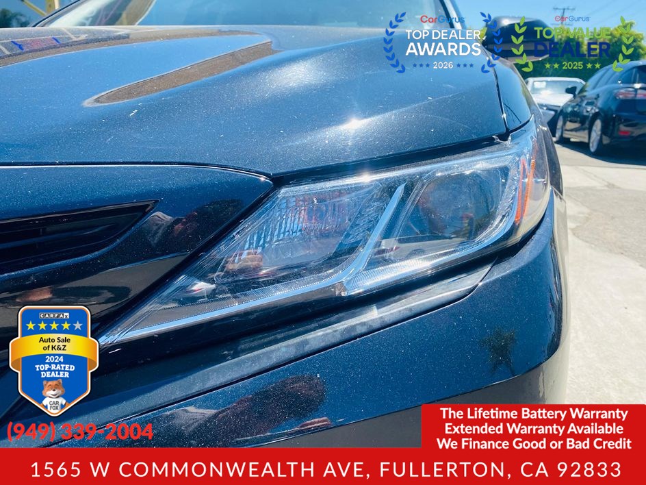 2020 Toyota Camry SE - Photo 7
