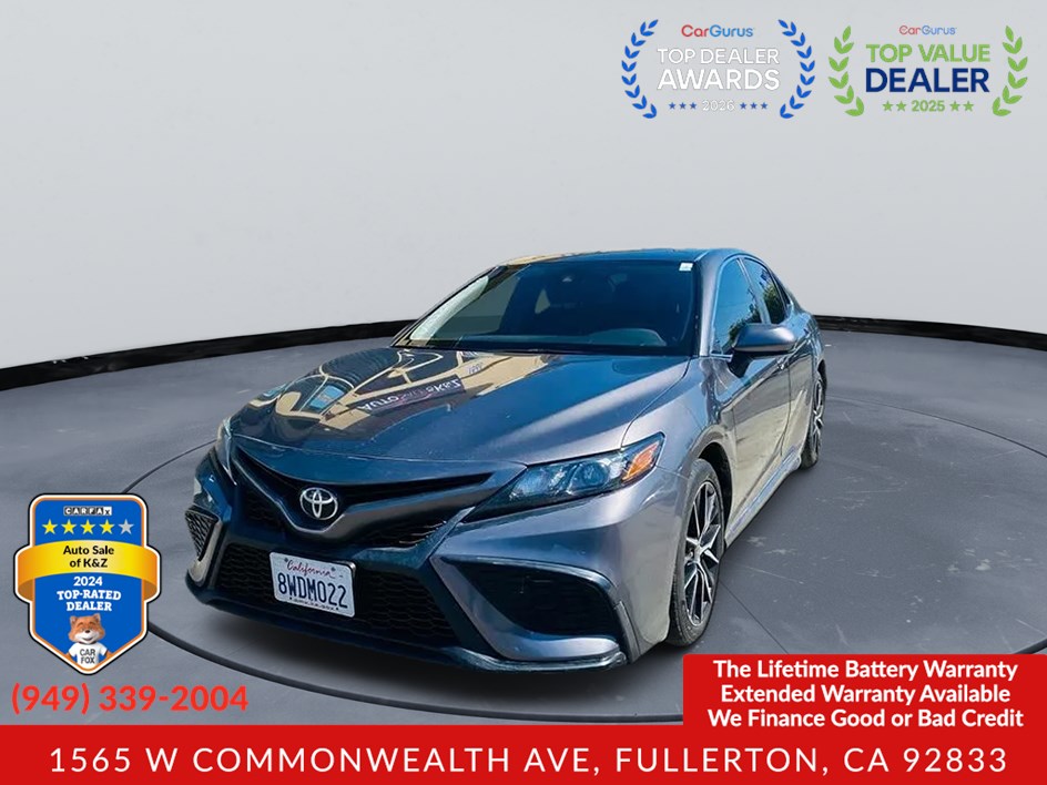 2020 Toyota Camry SE - Photo 2