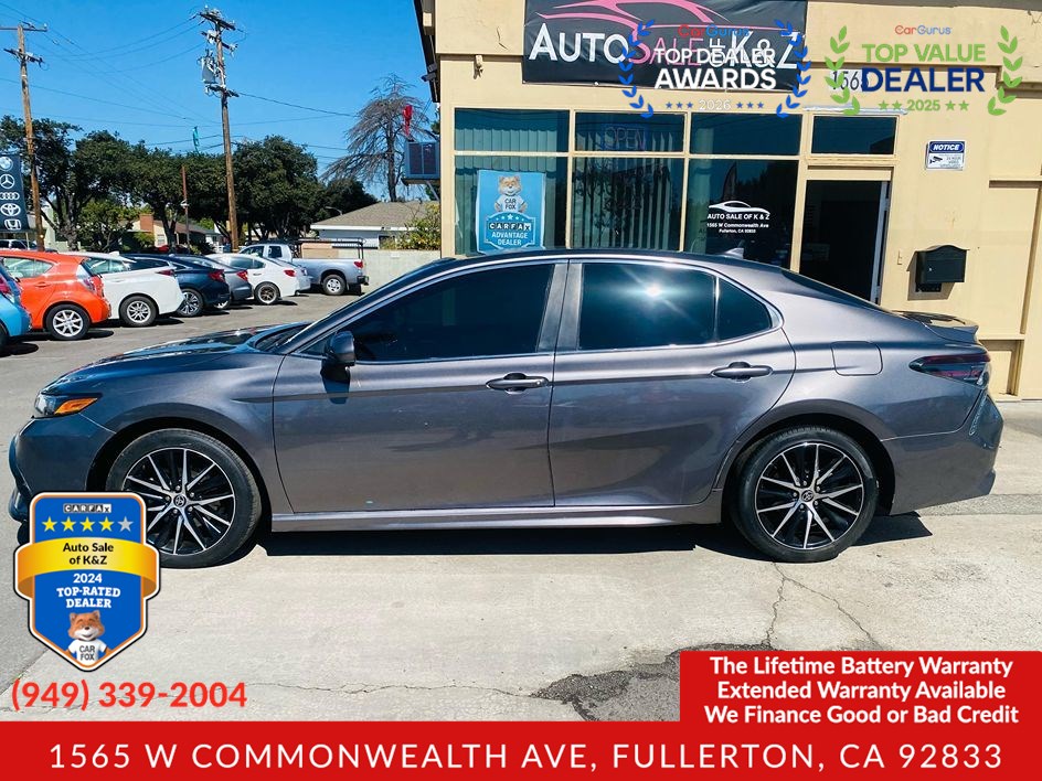 2018 Toyota Camry SE - Photo 9