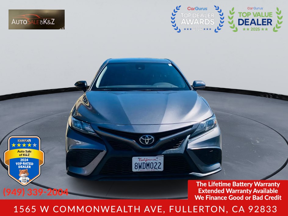 2018 Toyota Camry SE - Photo 2
