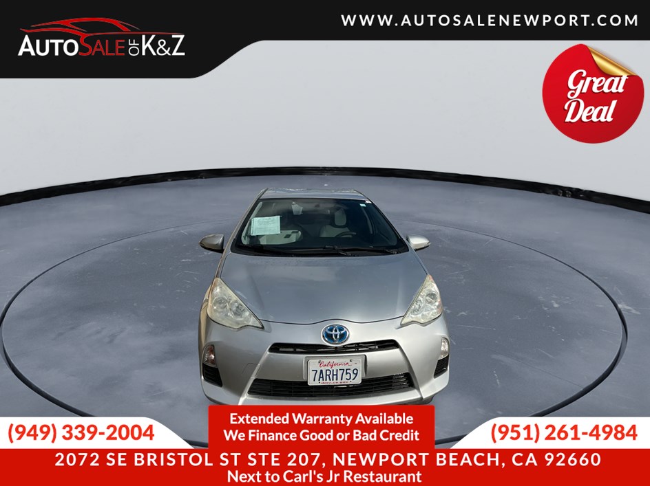 2016 Toyota Prius c Two's photo