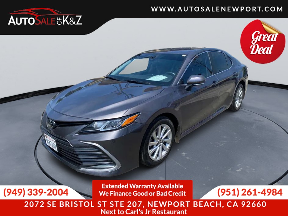 2022 Toyota Camry LE's photo