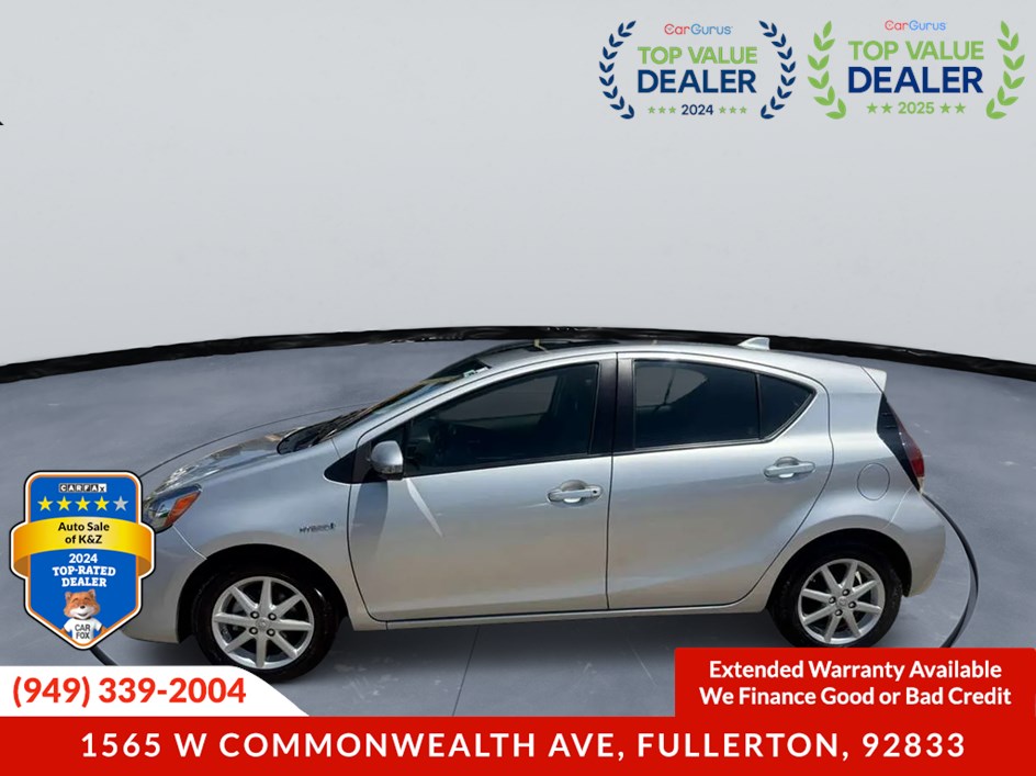 2016 Toyota Prius c Four's photo