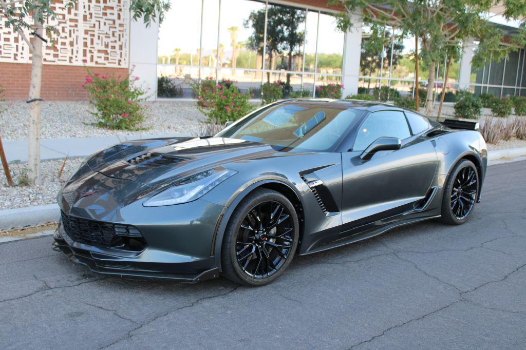 2017 Chevrolet Corvette Stingray Coupe 1LT photo 3