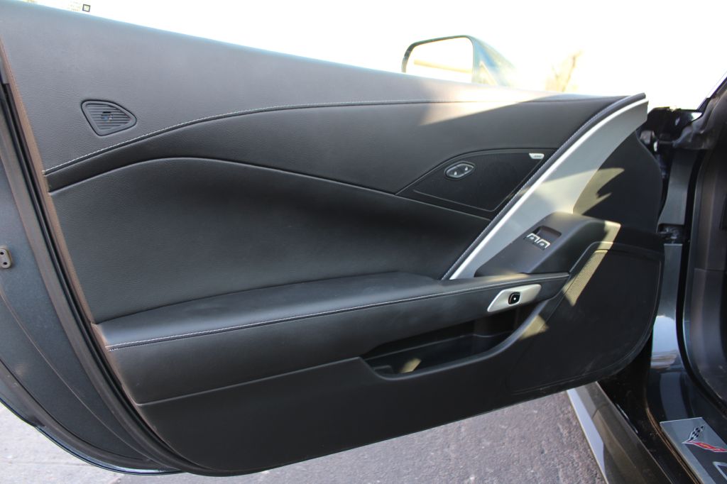 2017 Chevrolet Corvette Stingray Coupe 1LT photo 9