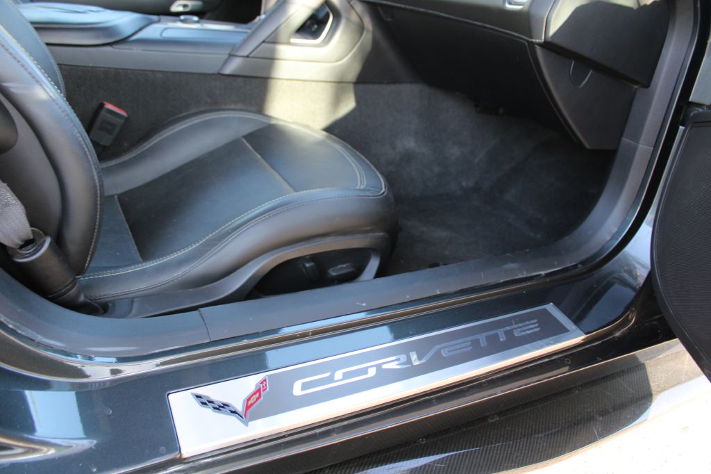 2017 Chevrolet Corvette Stingray Coupe 1LT photo 18