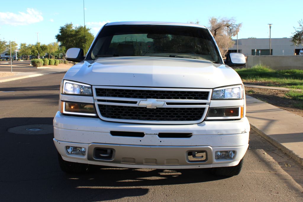 2005 Chevrolet Silverado 1500 LS photo 2