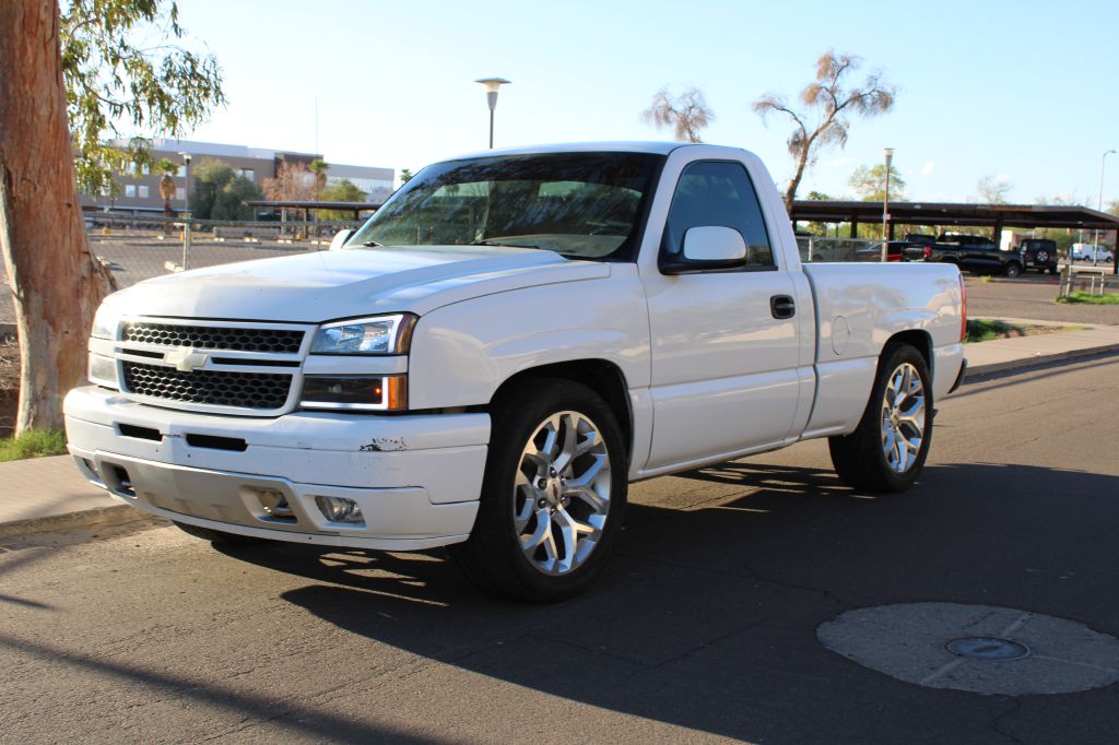 2005 Chevrolet Silverado 1500 LS photo 3