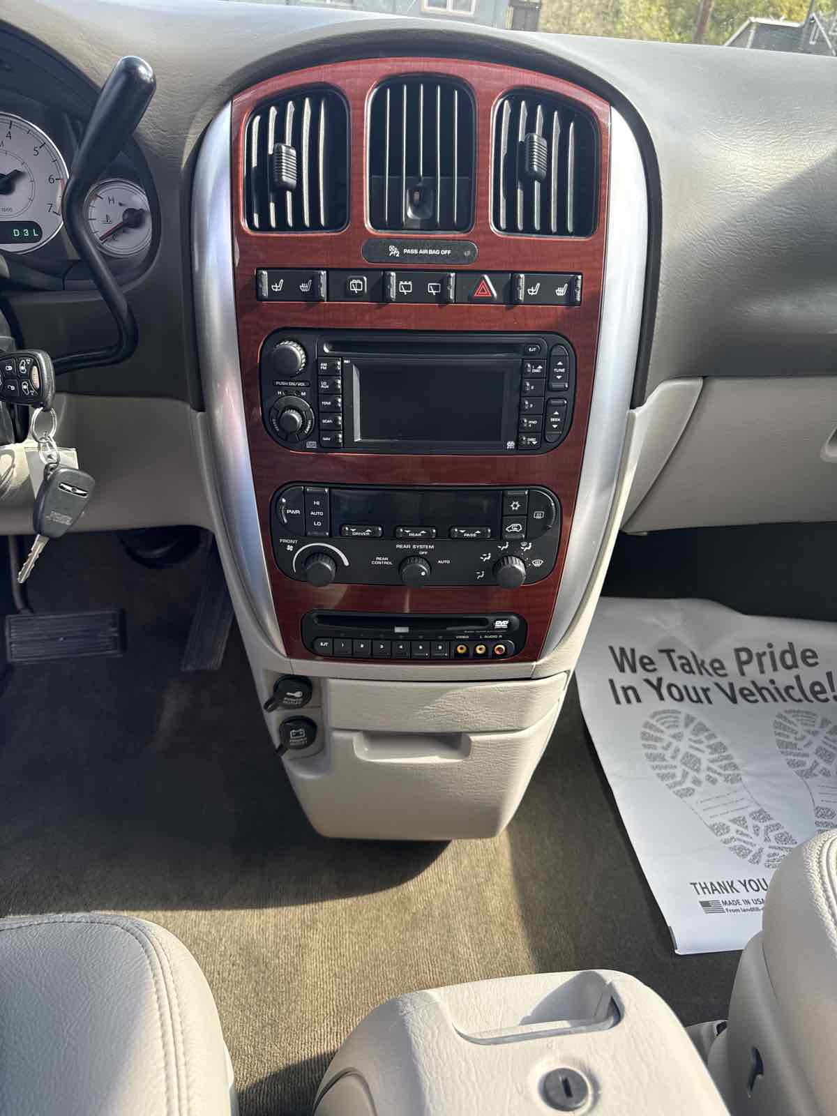 2007 Chrysler Town & Country Limited - Photo 9