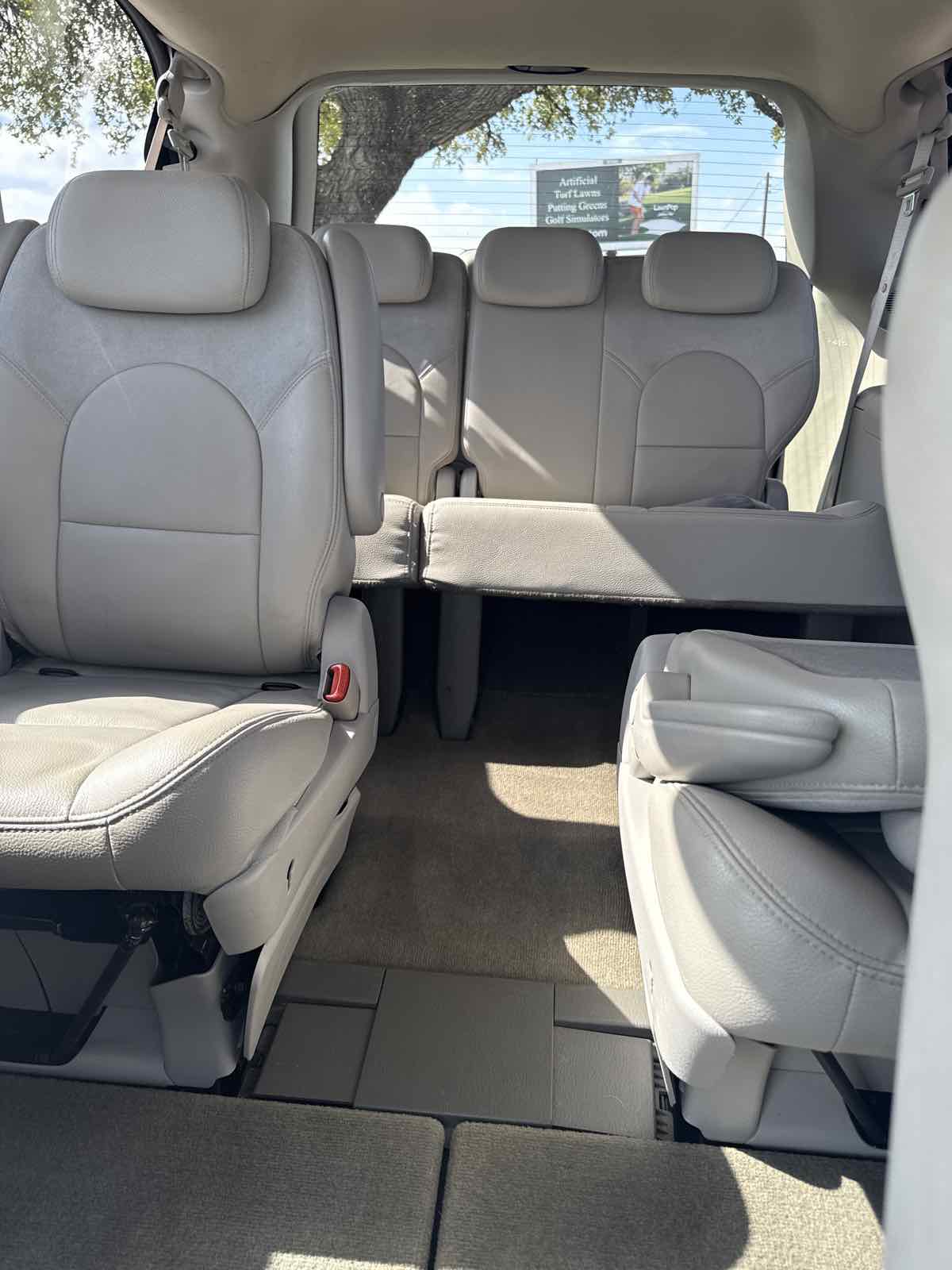 2007 Chrysler Town & Country Limited - Photo 10