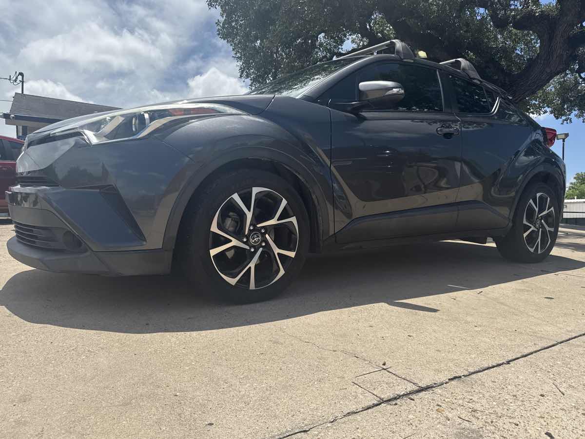 2018 Toyota C-HR XLE - Photo 2