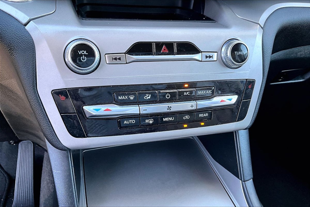2023 Ford Explorer XLT - Photo 14