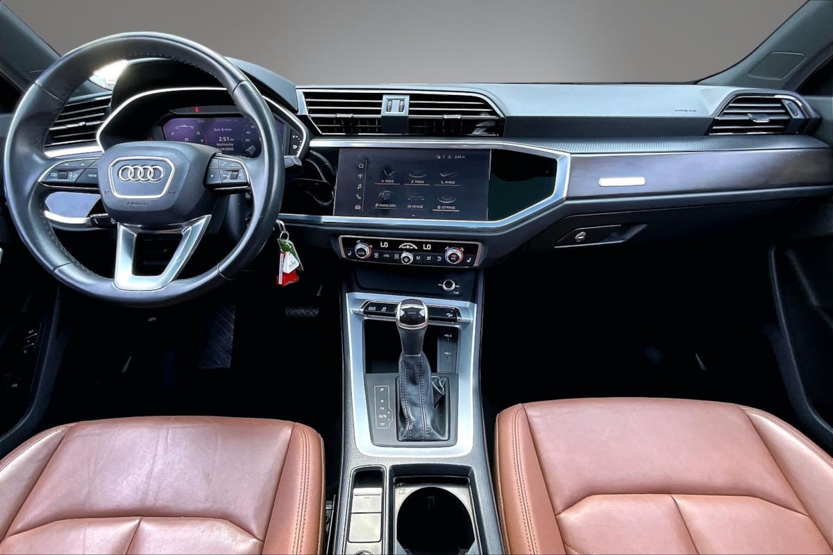 Audi Q3 photo 8
