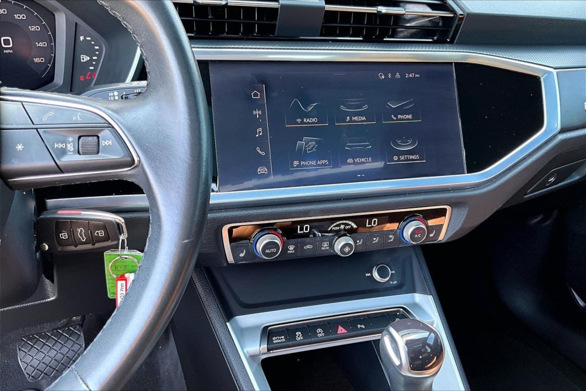 Audi Q3 photo 10