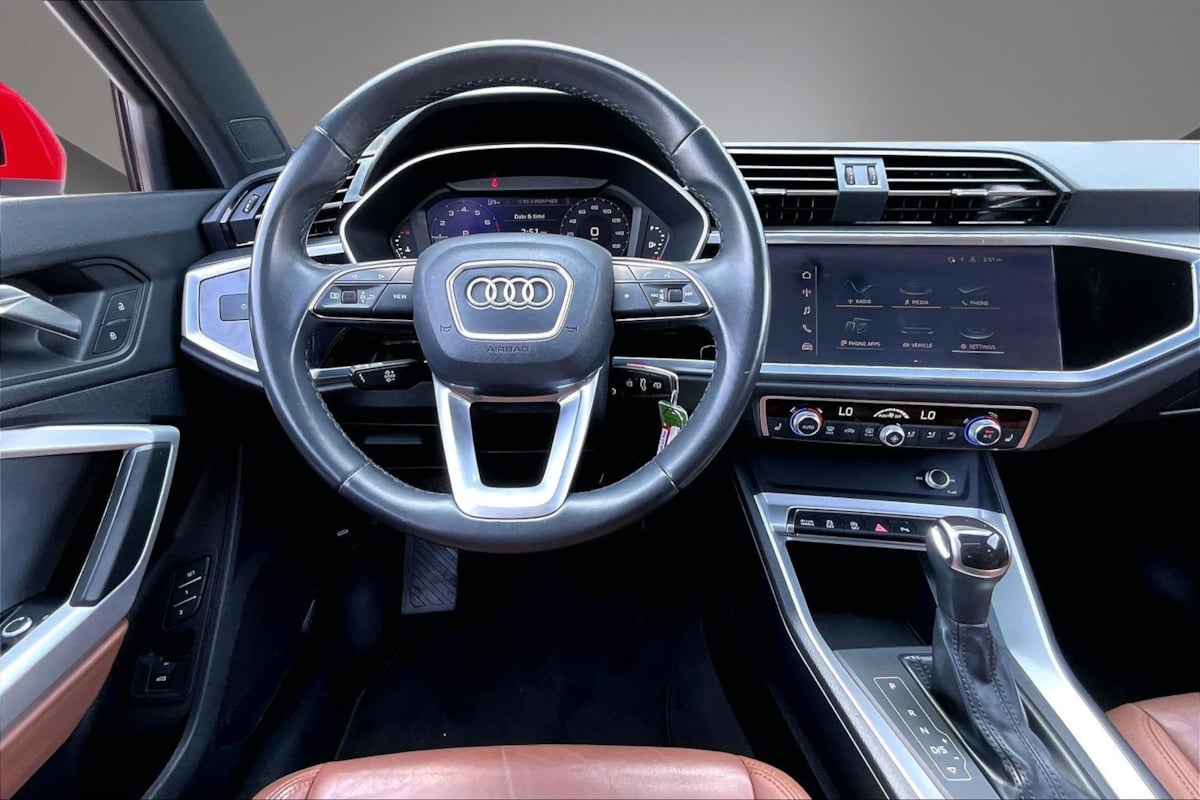 Audi Q3 photo 9