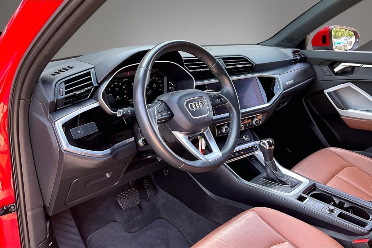 Audi Q3 photo 17