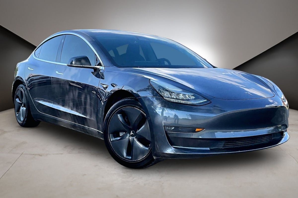 Tesla Model 3 photo 3