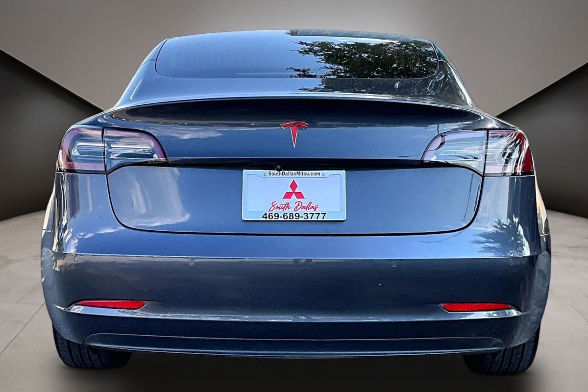 Tesla Model 3 photo 6
