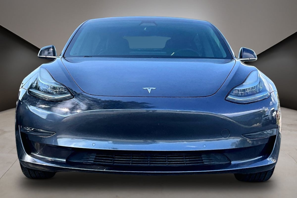 Tesla Model 3 photo 4