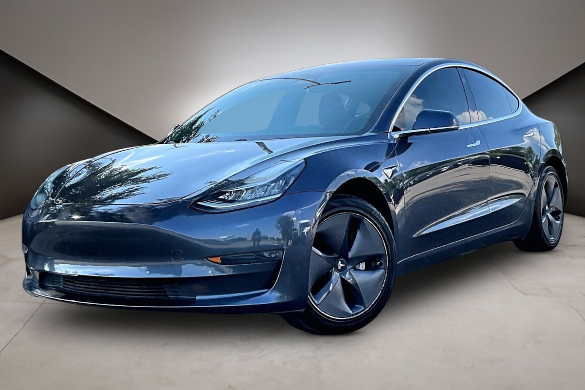 Tesla Model 3 photo 2