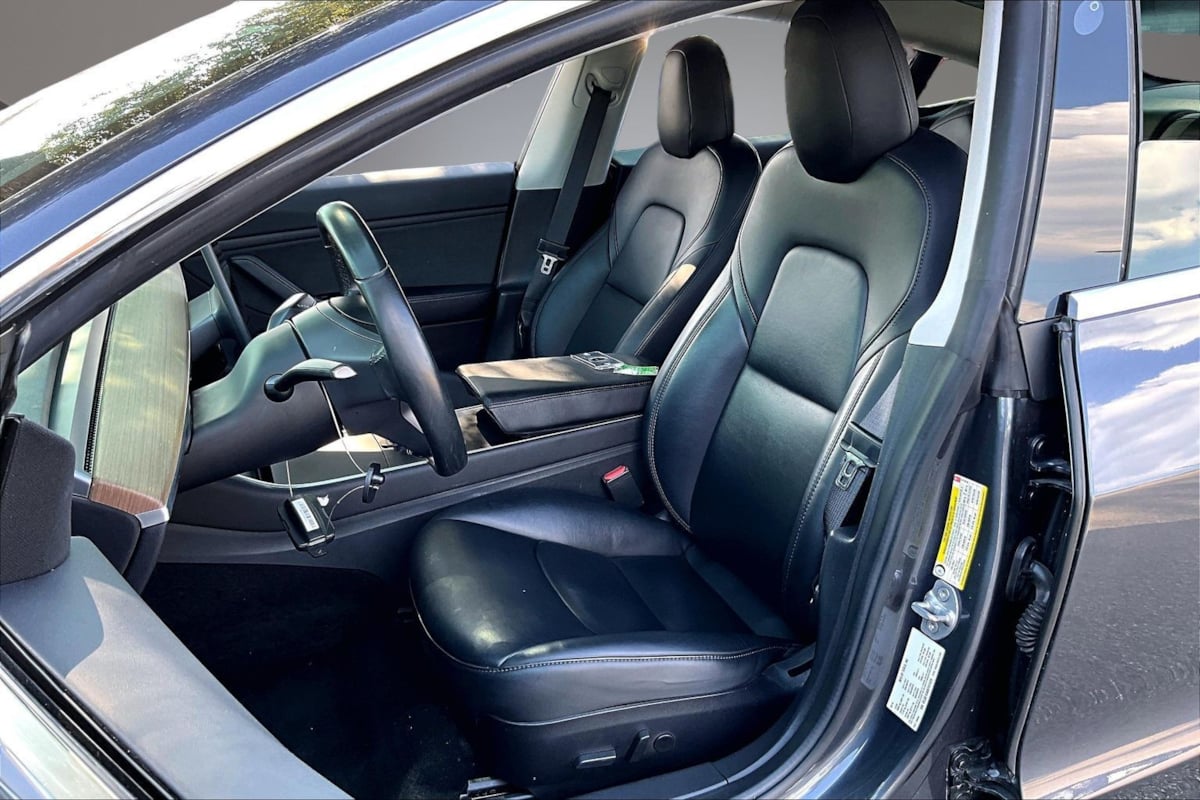 Tesla Model 3 photo 20