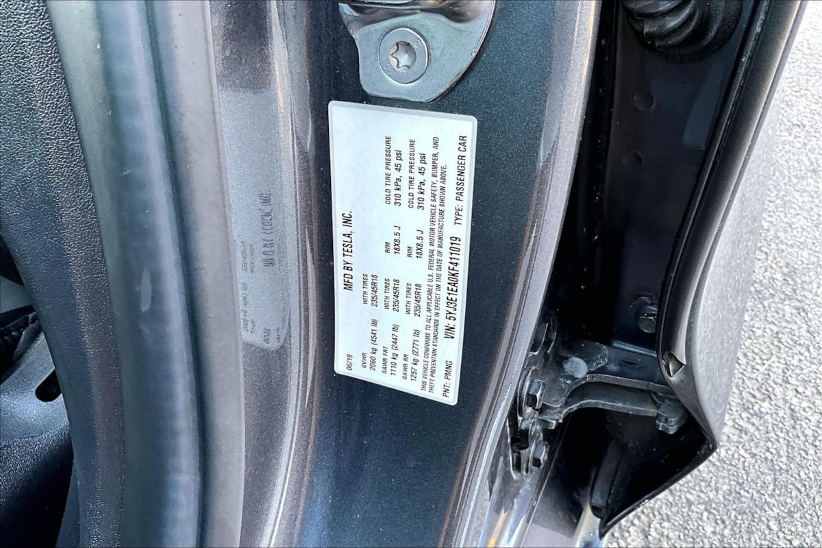 Tesla Model 3 photo 18
