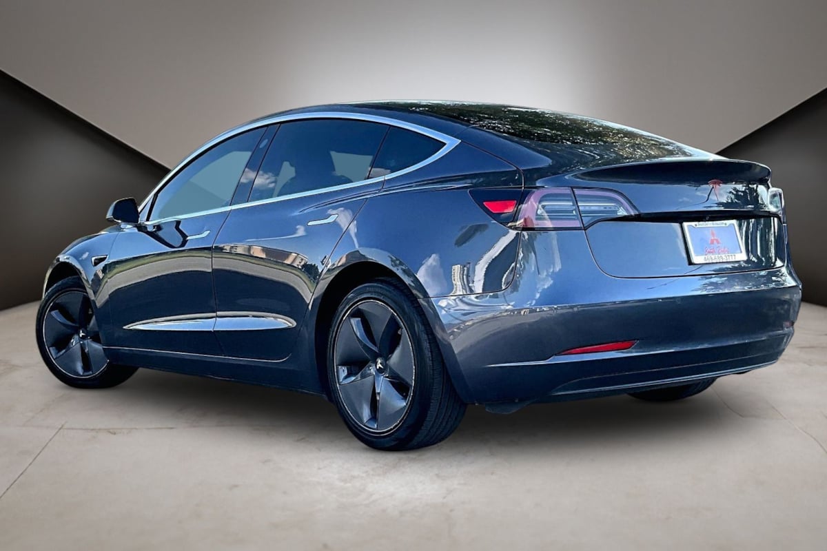 Tesla Model 3 photo 5