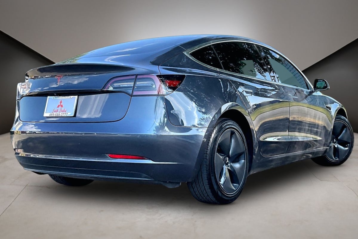 Tesla Model 3 photo 7