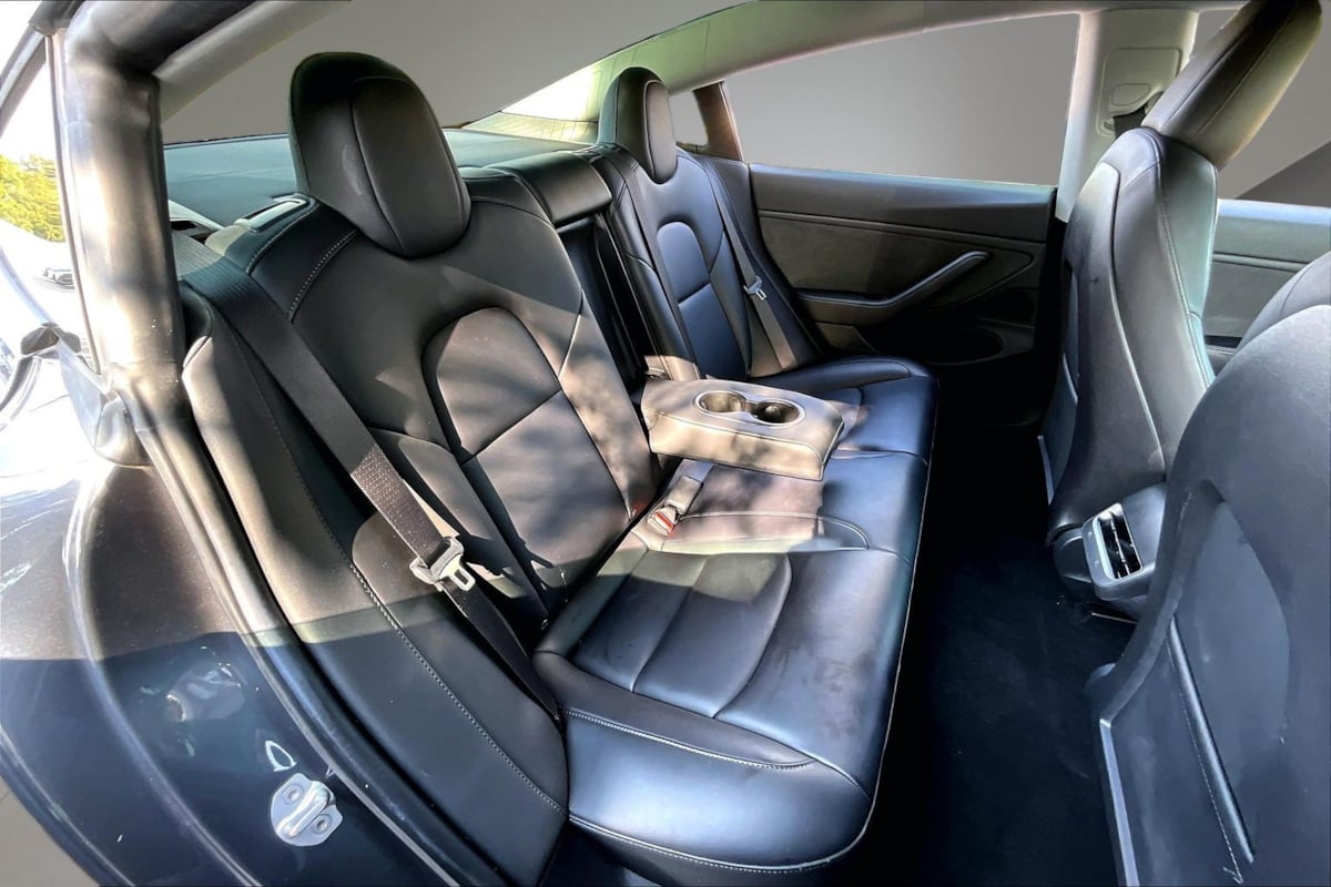 Tesla Model 3 photo 24
