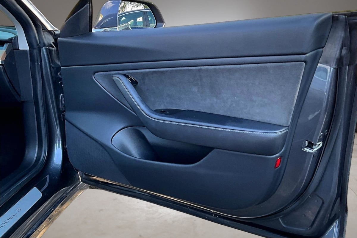 Tesla Model 3 photo 27