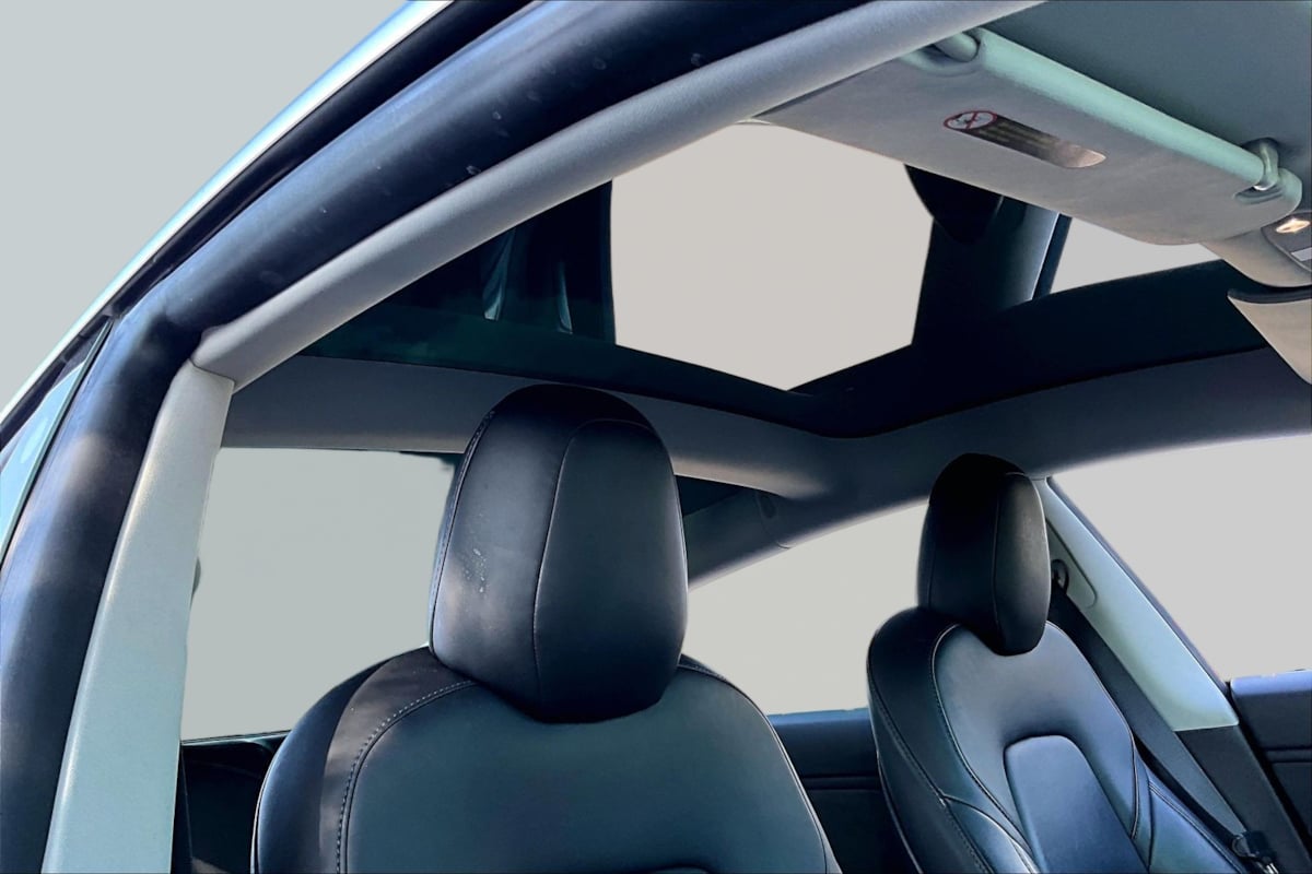 Tesla Model 3 photo 26