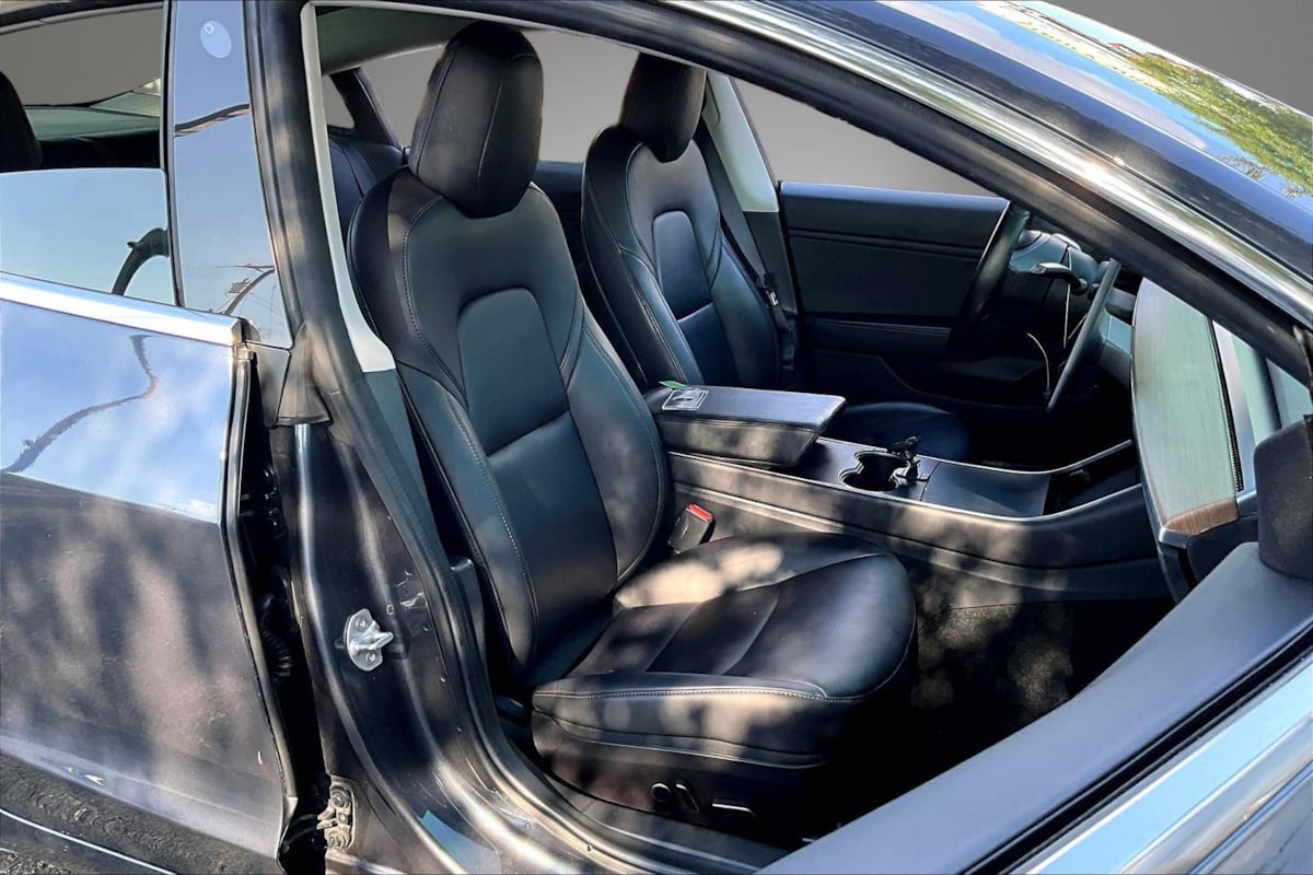 Tesla Model 3 photo 28