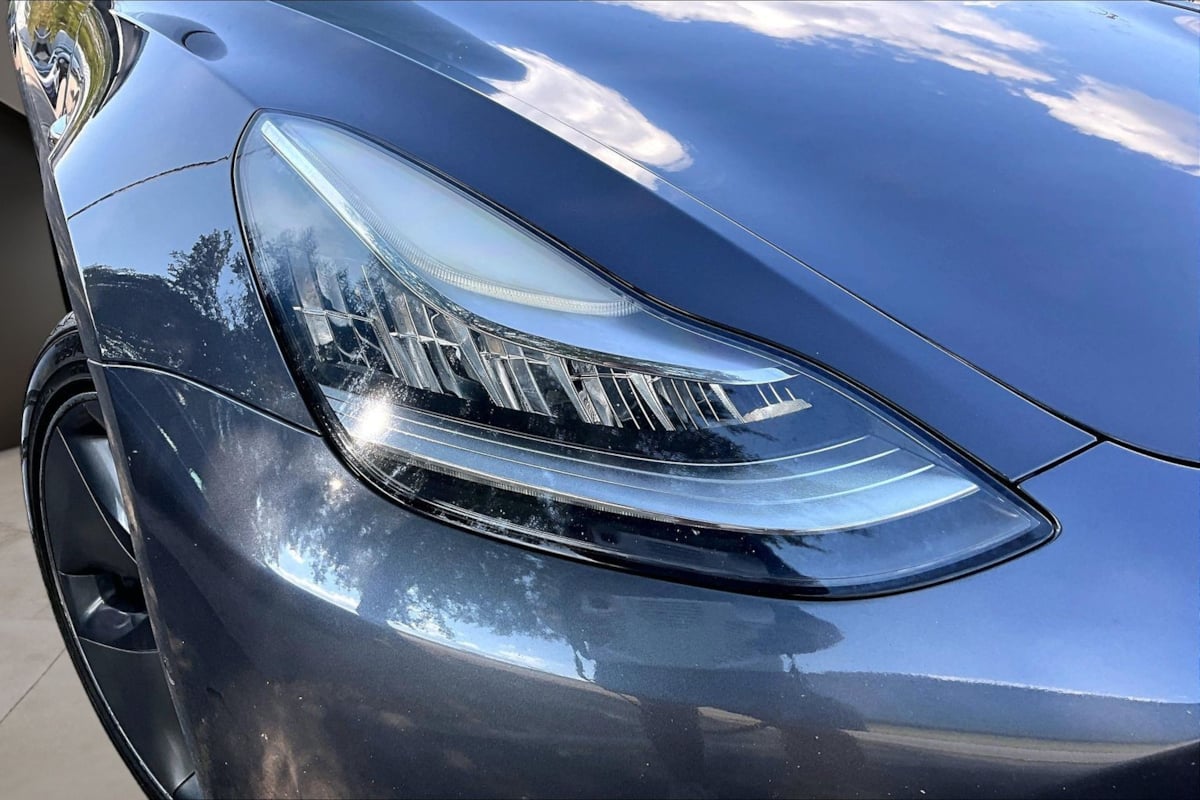 Tesla Model 3 photo 30