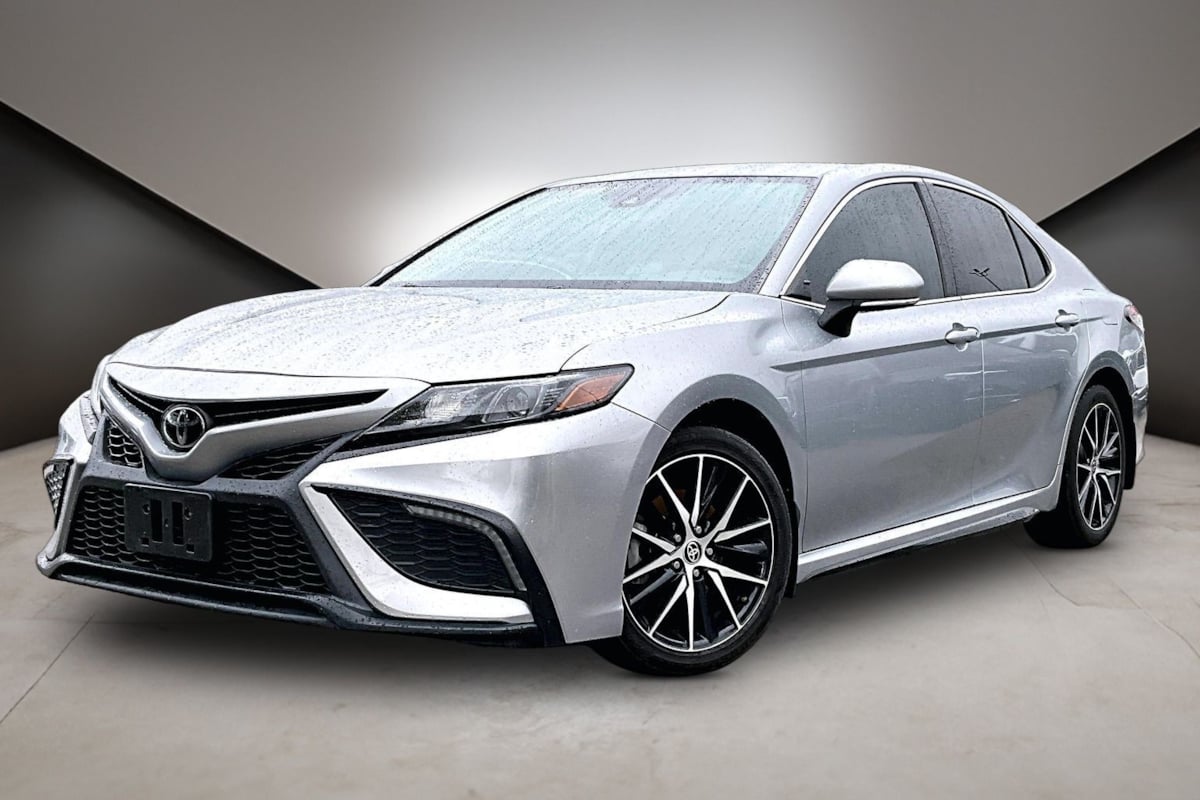 Toyota Camry photo 2