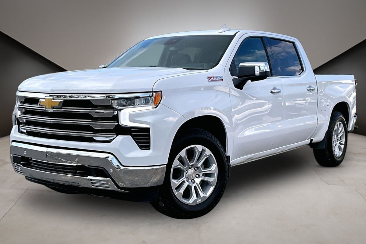 Chevrolet Silverado photo 2