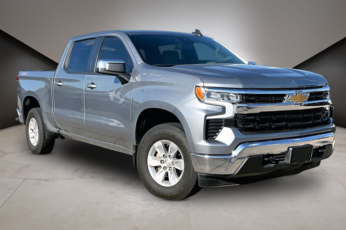 Chevrolet Silverado photo 3