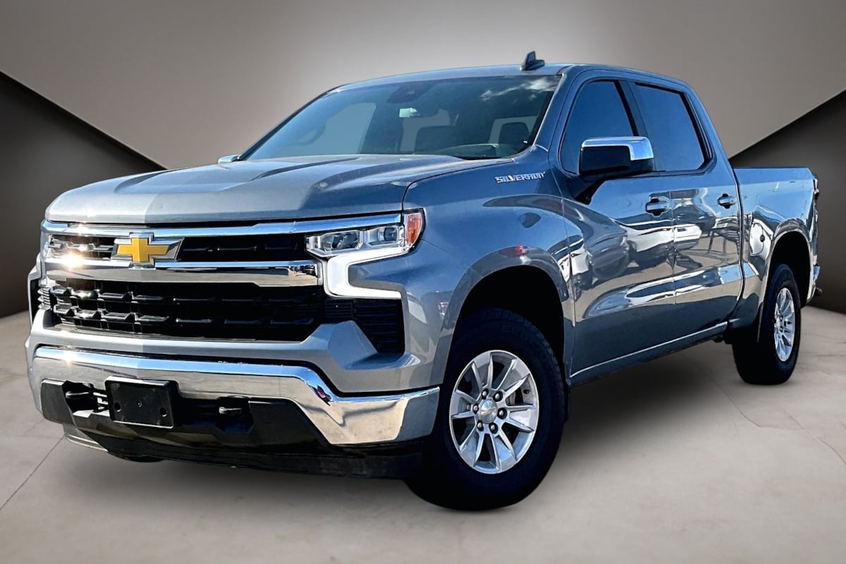 Chevrolet Silverado photo 2