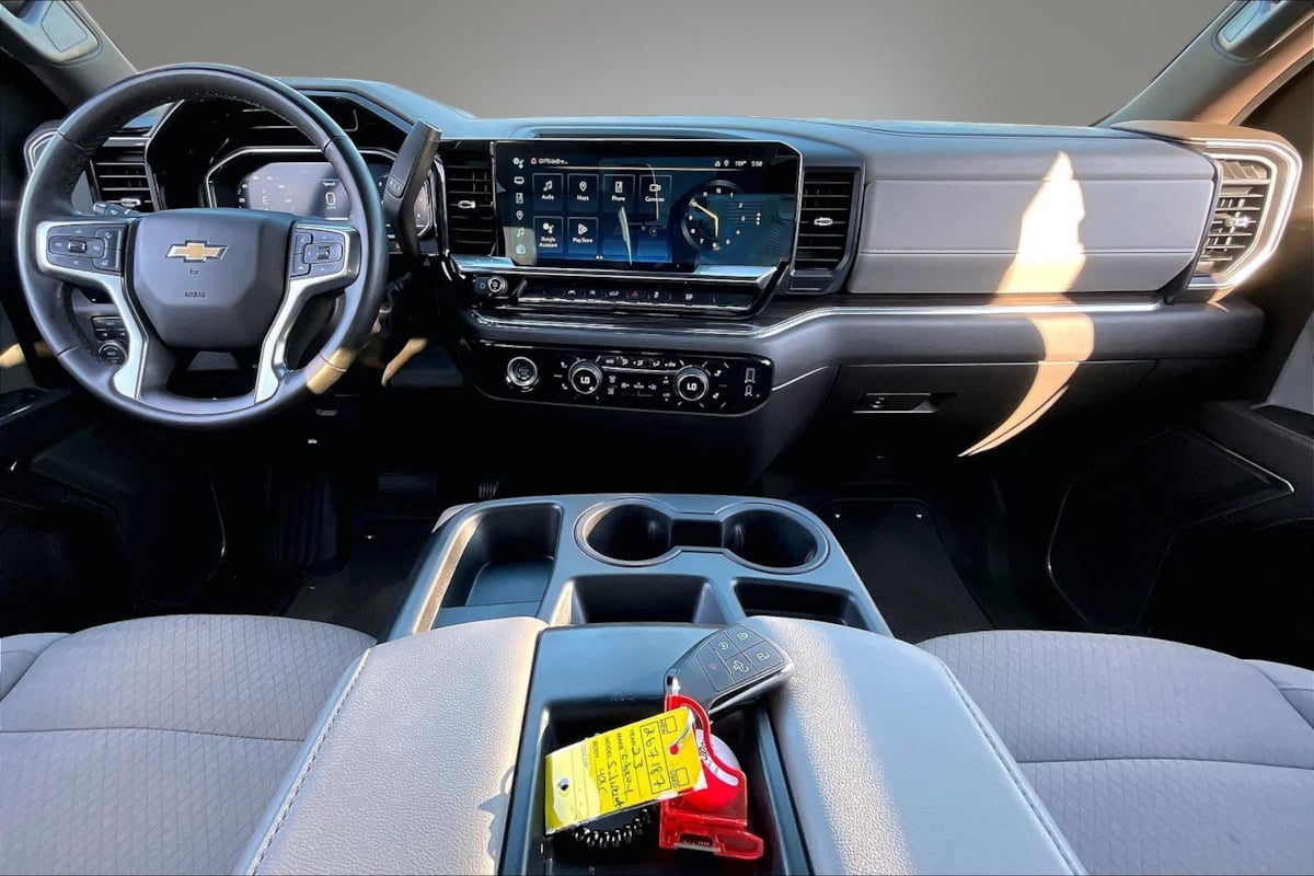 Chevrolet Silverado photo 9