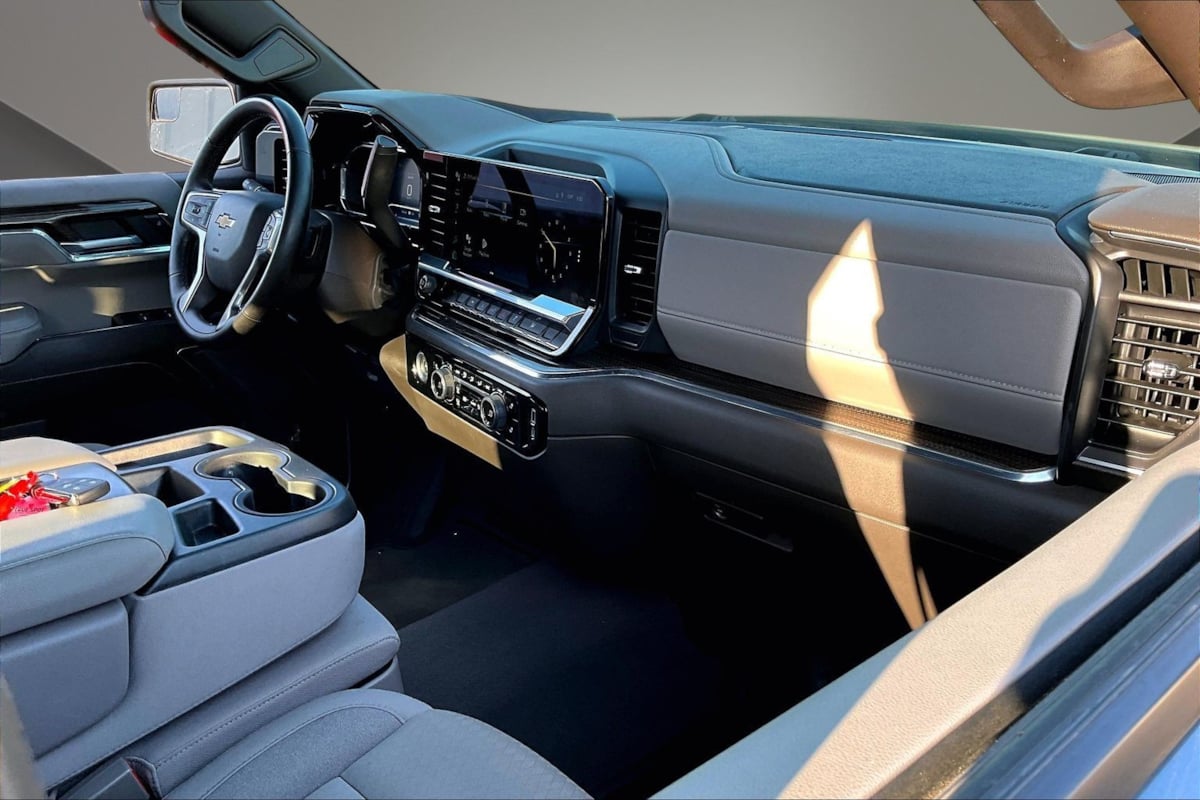 Chevrolet Silverado photo 27