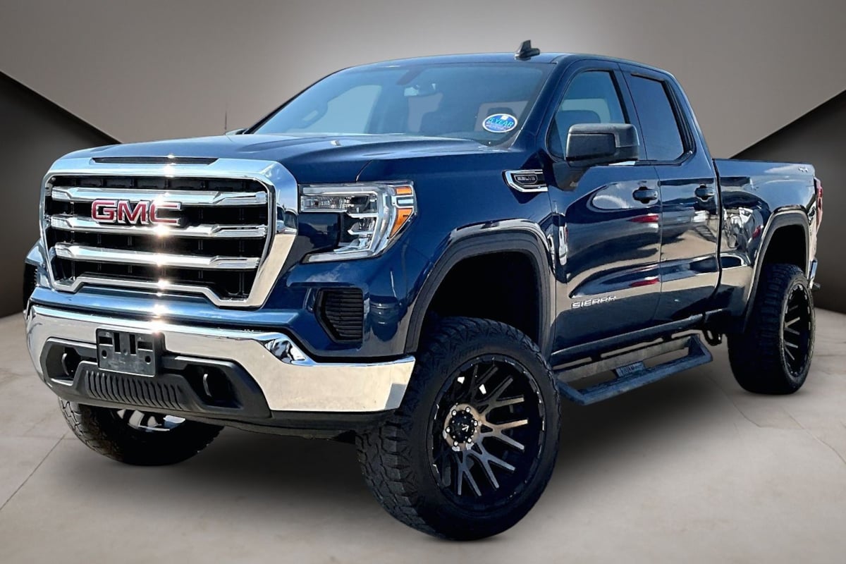 GMC Sierra photo 2